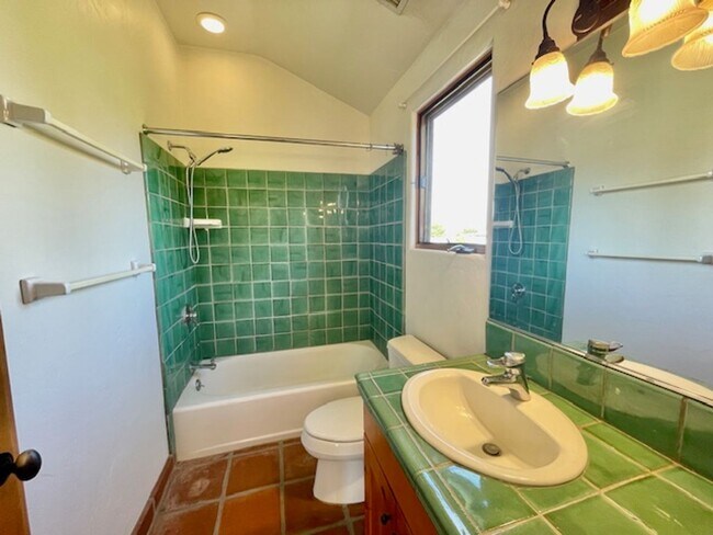 Building Photo - Spanish Style Downtown Townhome