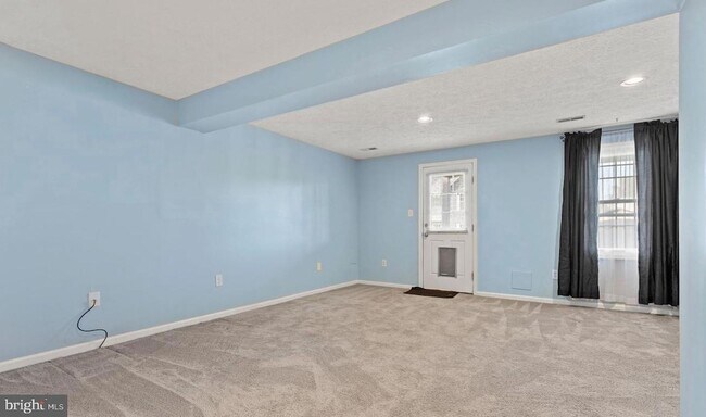 Building Photo - 6359 New Haven Ct