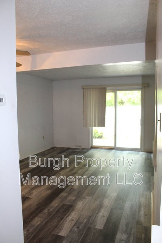 Building Photo - 501 Tyler Dr