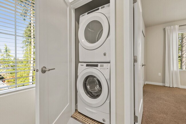 Building Photo - 2 Bedroom 2.5 Bath | 2 Car Garage | 2,900.00