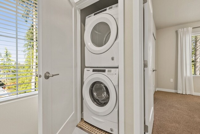 Building Photo - Lake Stevens 2 Bedroom 2.5 Bath | 2 Car Garage