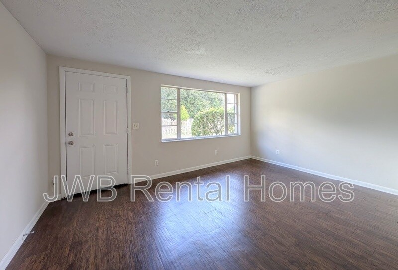 Building Photo - 5742 Newberg Ln