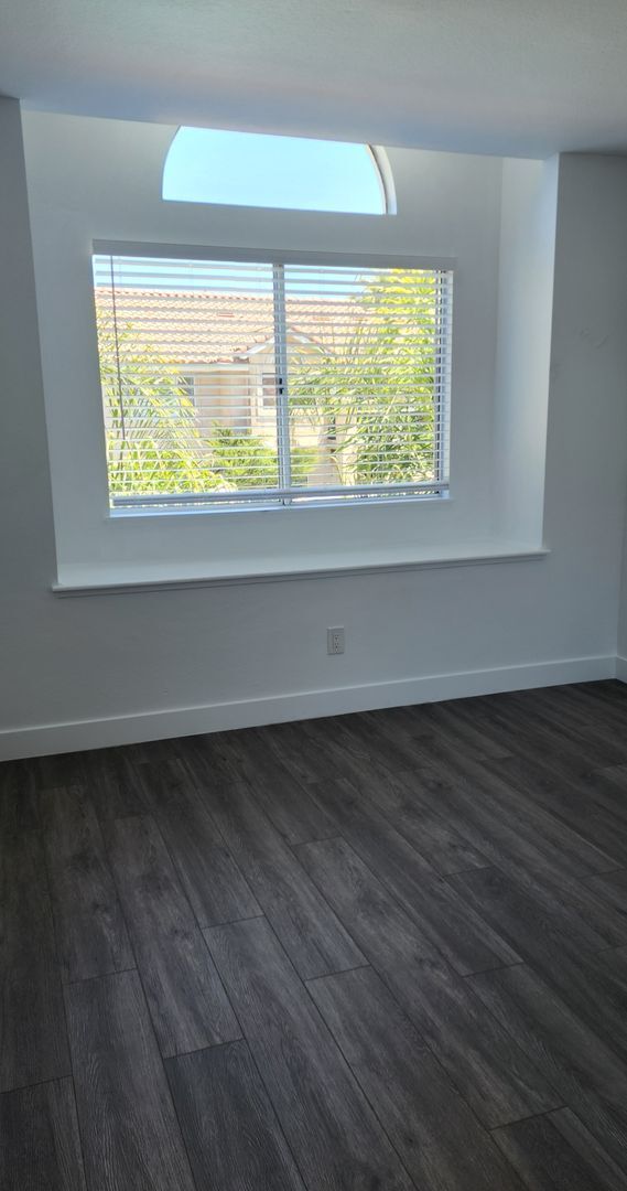 Building Photo - Gorgeous 2 bedroom newly renovated upstairs corner condo in gated community with pool & hill side...