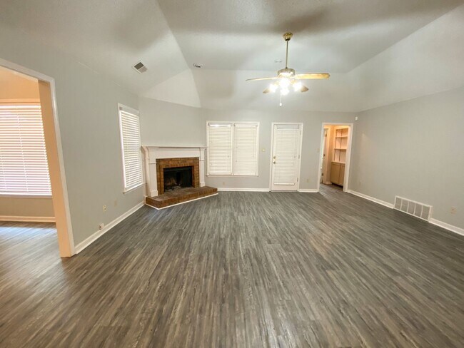 Building Photo - 3 bed 2 bath in Cordova w/ nearly 1800 Sq ft