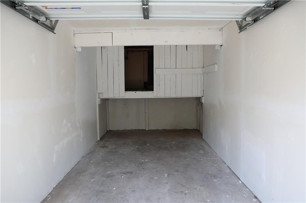 Building Photo - 1321 Surrey Ln SW