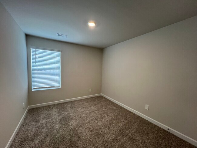 Building Photo - 1360 Fallen Acorn Ln