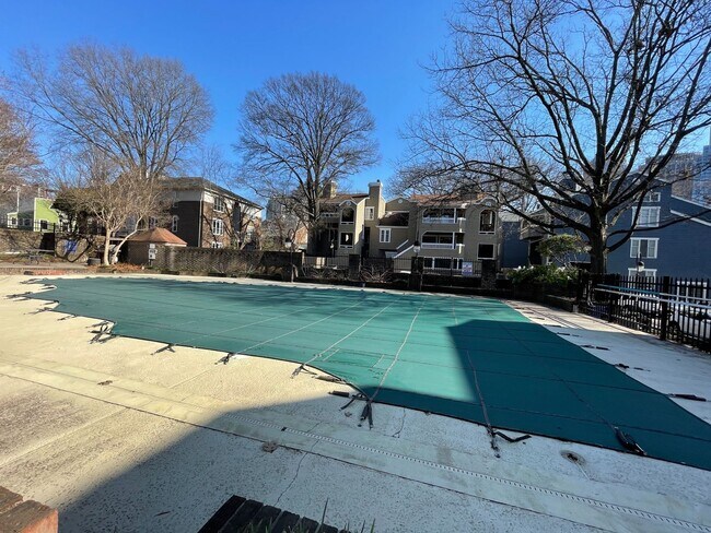 Building Photo - COMING SOON:2 bedroom townhome in Uptown Charlotte!