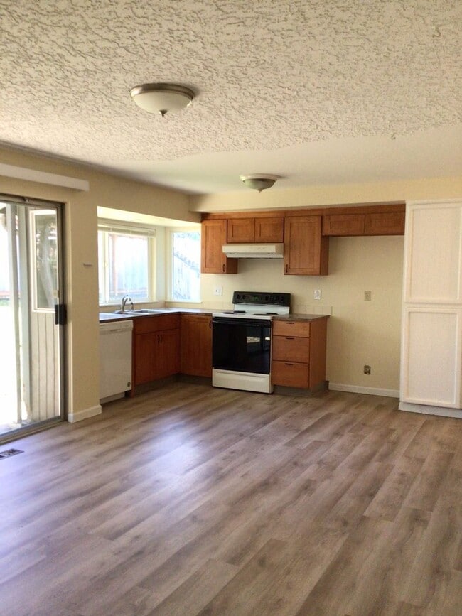 Building Photo - 3BD Ranch Style Home in Cascade Park