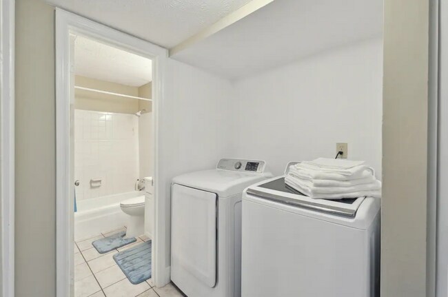 Building Photo - 144 Scandia Cir