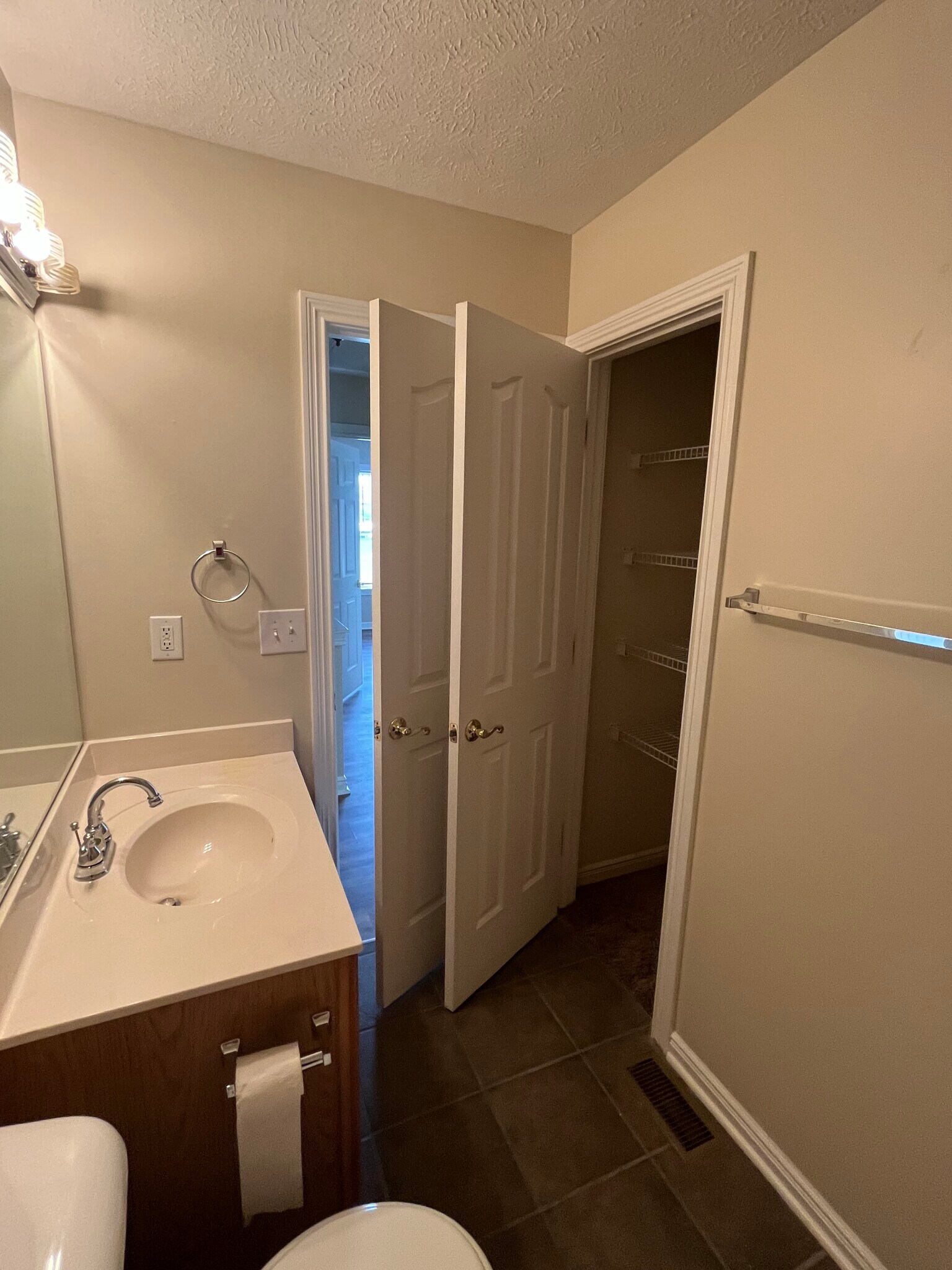 Building Photo - 6121 Upper Hunters Trace