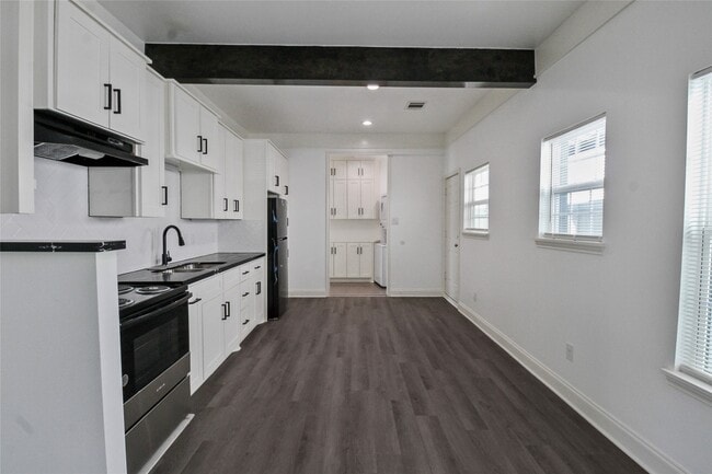 Building Photo - 531 N Estelle St