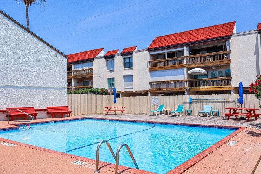 Building Photo - 200 W Kingfish St