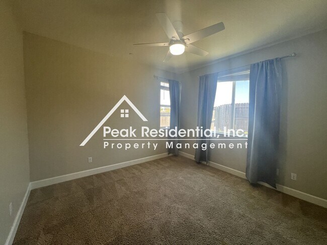 Building Photo - Spacious 4bd/3ba Elk Grove Home!