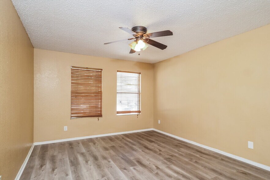 Building Photo - 5213 Bedfordshire Dr
