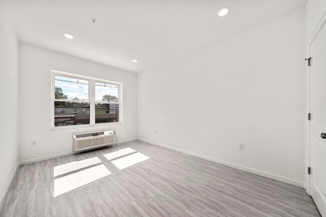 Building Photo - 51 E Main St