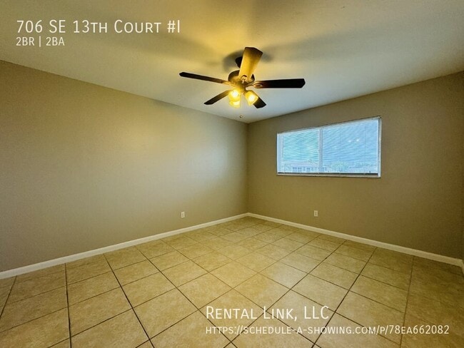 Building Photo - 706 SE 13th Ct