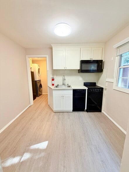 Building Photo - 1542 E Woodbury Rd