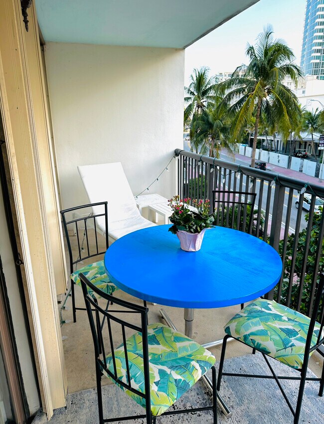 Building Photo - 1800 Collins Ave