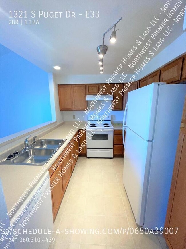 Building Photo - 1321 S Puget Dr