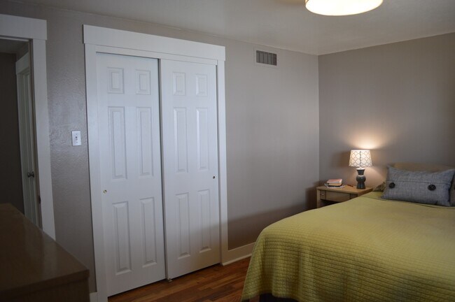 Building Photo - Remodeled 2 bed, 1 Bath in the heart of Fort Collins!