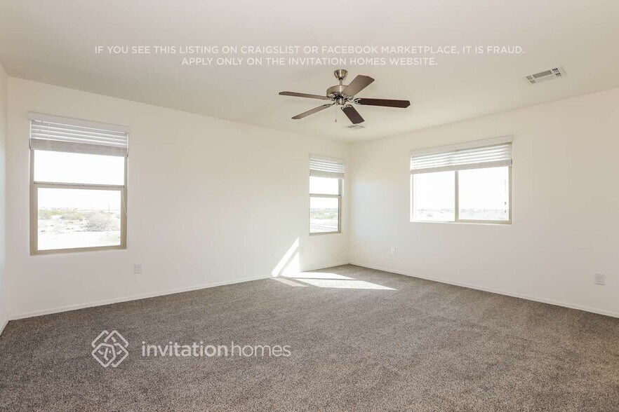 Building Photo - 1323 E Palomino Way