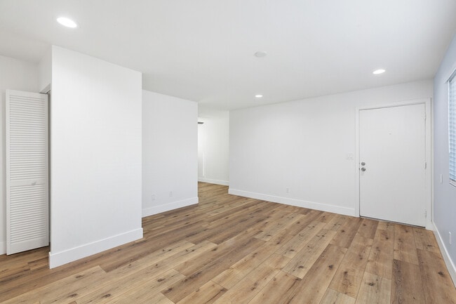 Building Photo - 725 Washington Heights Rd