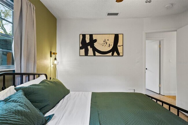 Building Photo - 314 W Alva St