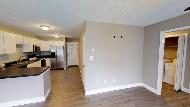 Building Photo - $995 PER BEDROOM! 3BR/2BA Condo Near UTK, ...