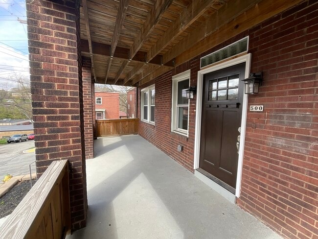 Building Photo - 500 Halsey Ave