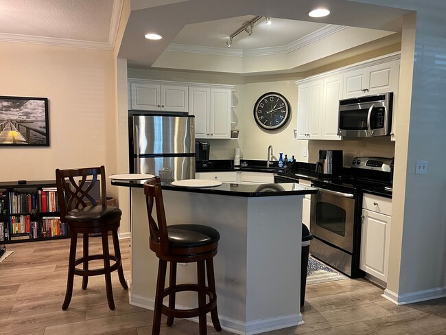 Building Photo - Unfurnished First Floor Condo w/ Garage!