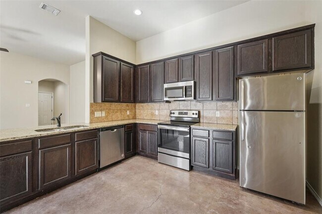 Building Photo - 402 Jack Rabbit Ln