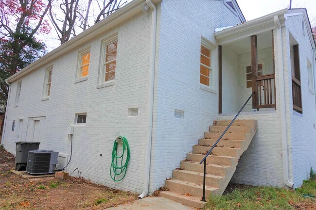 Building Photo - 11 Cornell Ct