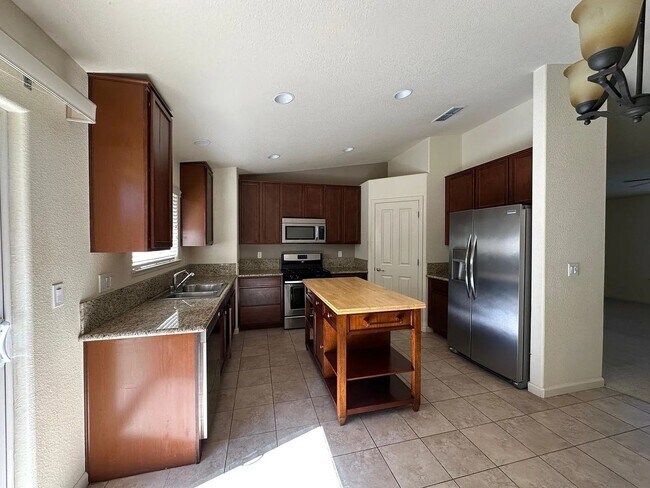 Building Photo - A beautiful property available May 1st