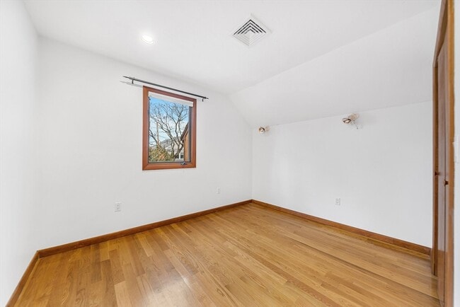 Building Photo - 16 Carthay Cir