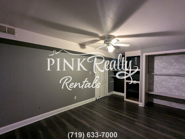 Building Photo - 2534 Ivanhoe Dr