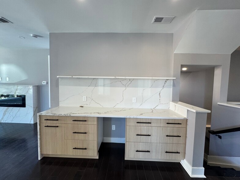 Building Photo - 3116 Dobson St