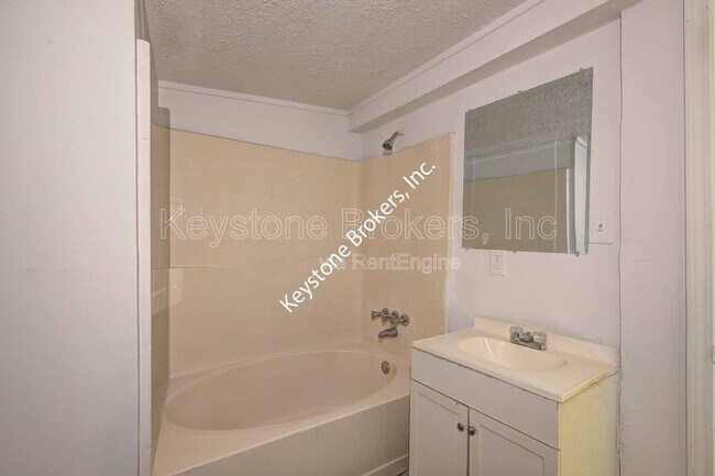 Building Photo - 760 Magnolia Dr