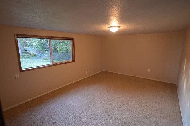 Building Photo - 2 bed 1 bath in a country setting