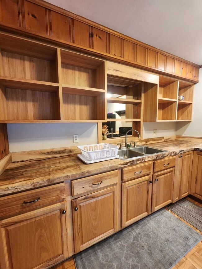 Building Photo - Mountain Escape!