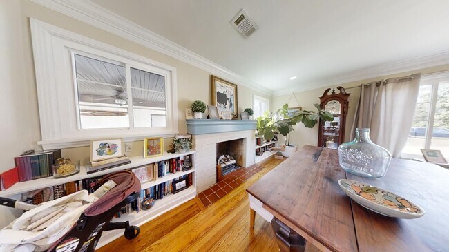 Building Photo - Gorgeous and updated home in Heart of Auburn