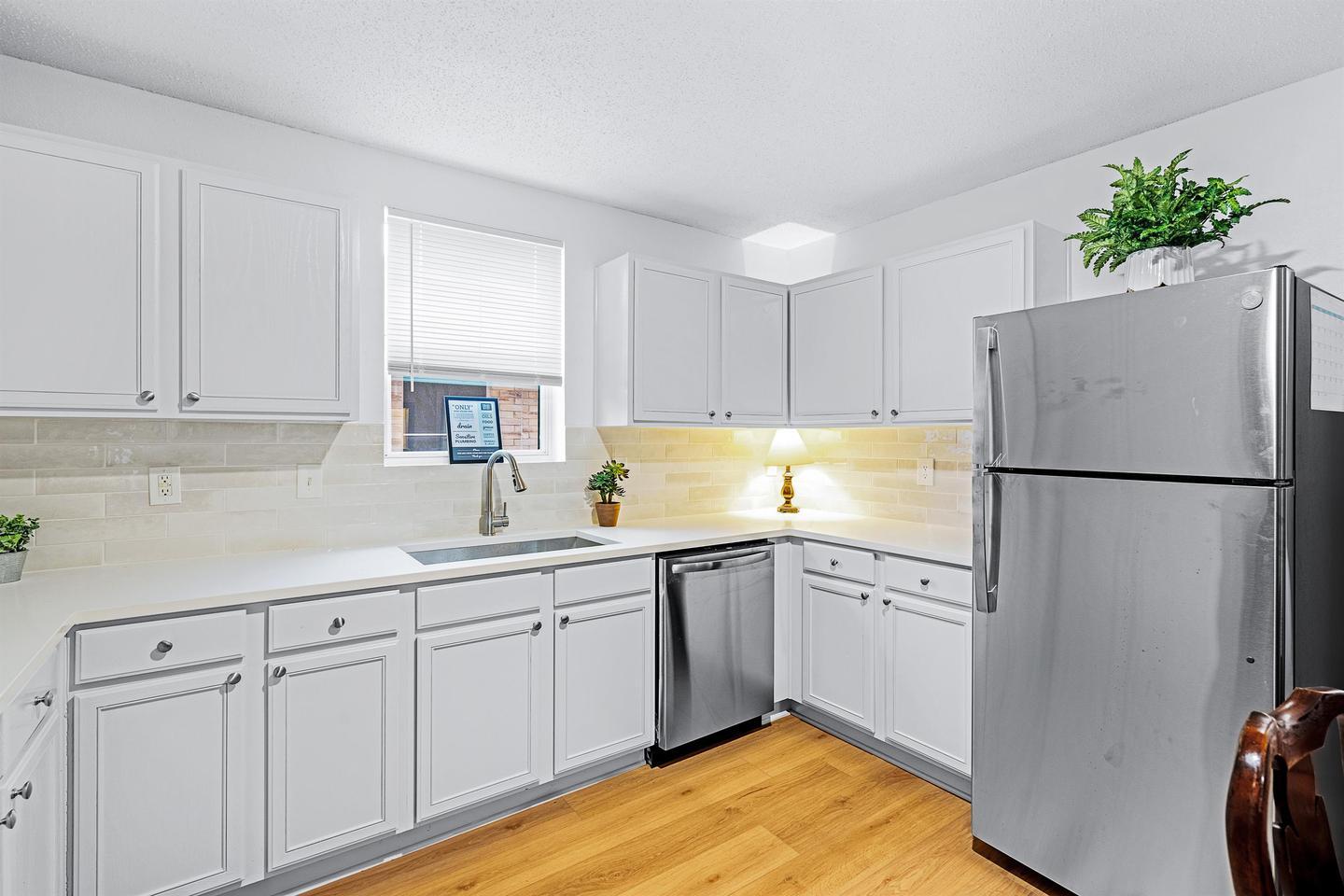 Building Photo - Comfortable Lancaster living with space to relax and entertain