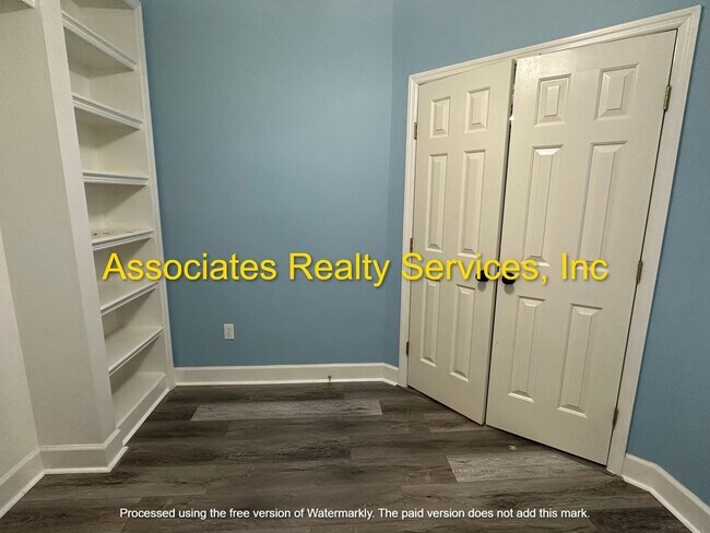 Building Photo - Beautiful Family home in Mentone!