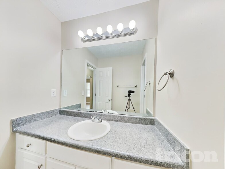 Building Photo - 1279 Wentworth Cove Ct