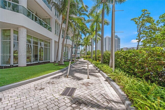 Building Photo - 16500 Collins Ave