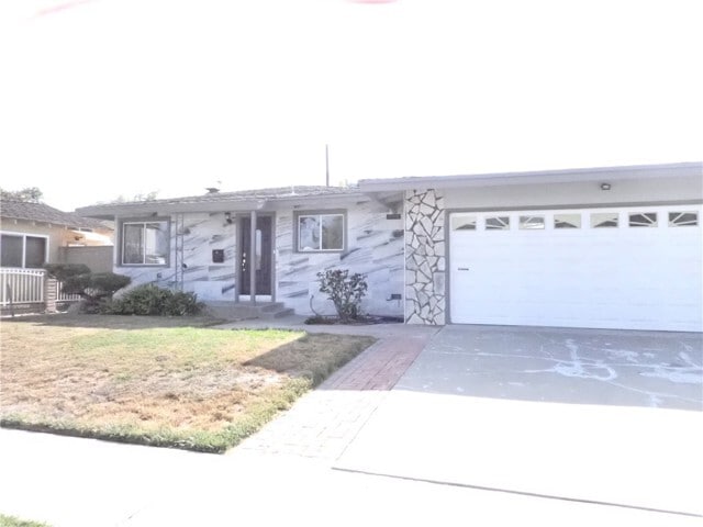 Building Photo - 16561 Monroe Ln