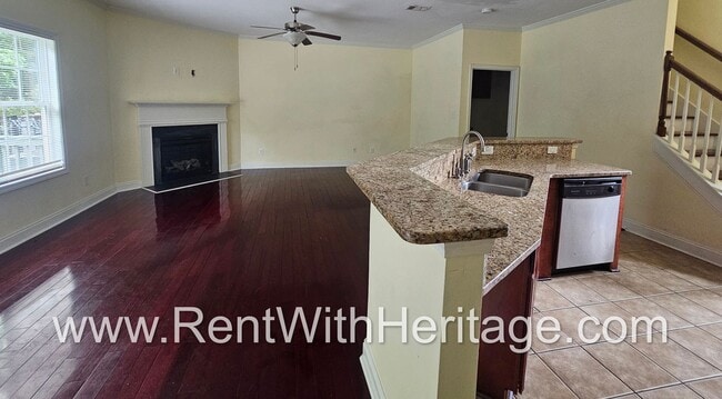 Building Photo - Gorgeous 3Bd / 2Ba Immaculate Townhome / U...