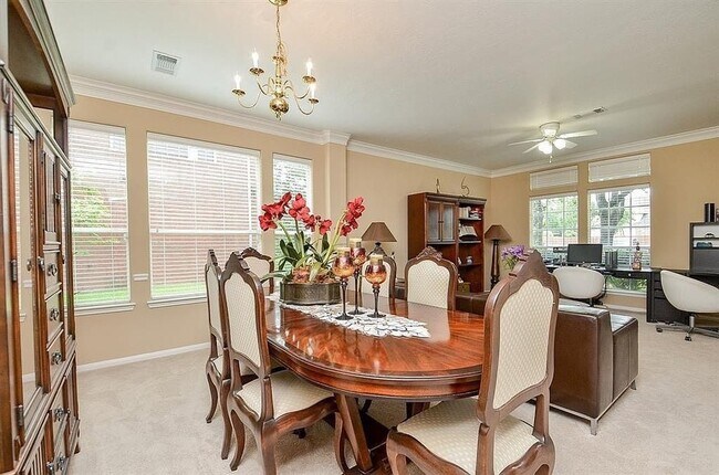 Building Photo - 1306 Ventura Canyon Dr