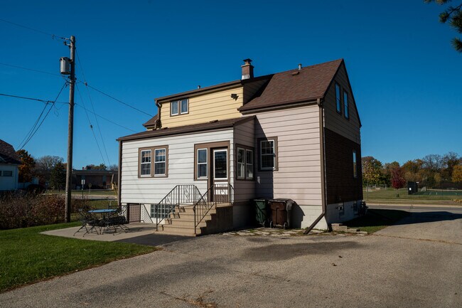 Building Photo - 2411 W Mill Rd