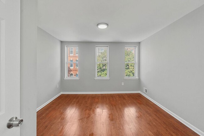 Building Photo - 1027 Bennett Pl