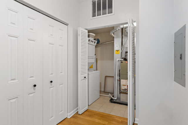 Building Photo - 5300 N Lincoln Ave